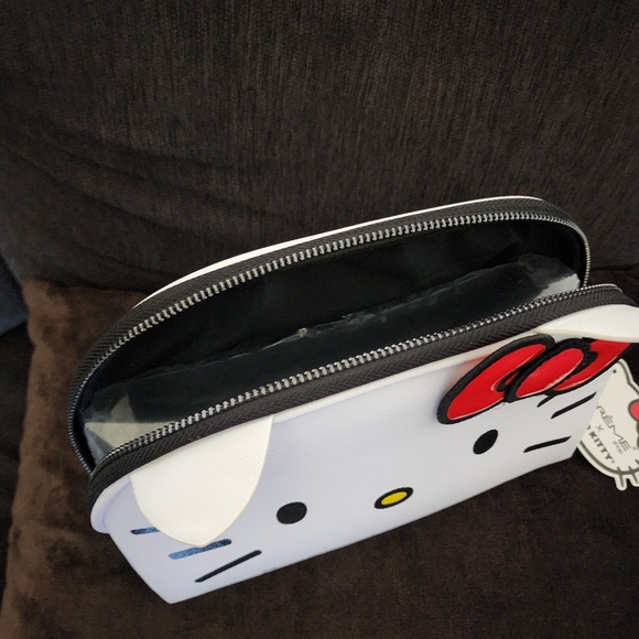 The Crème Shop x Hello Kitty Y2K Cutie Makeup Pouch - Picture 5 of 6
